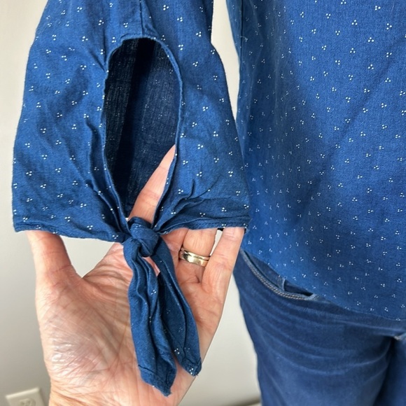 Reformation Off the Shoulder Tie Top Sleeve
Blouse Blue White Dots Shirt Sz XS - Picture 3 of 9